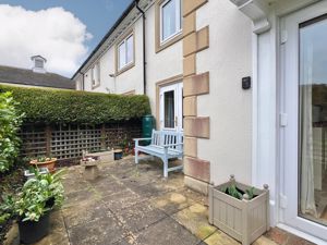 Private enclosed garden- click for photo gallery